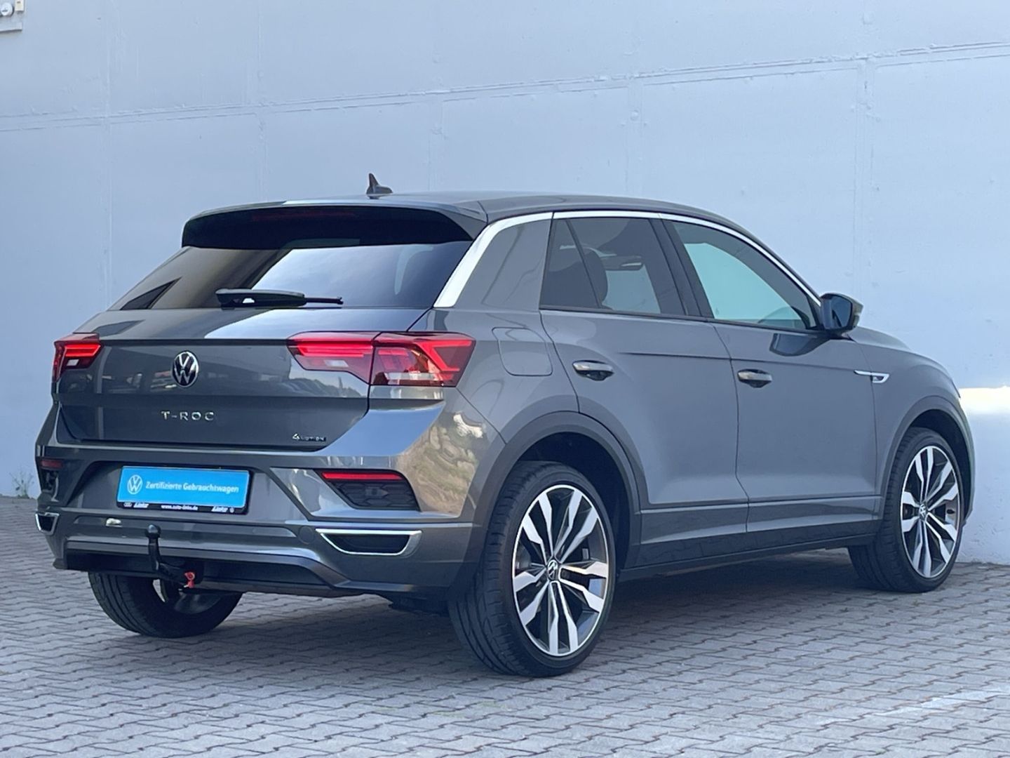 Volkswagen T-Roc 2.0TSI DSG R-Line Sport 4Motion - Samsaru's Car Outlet