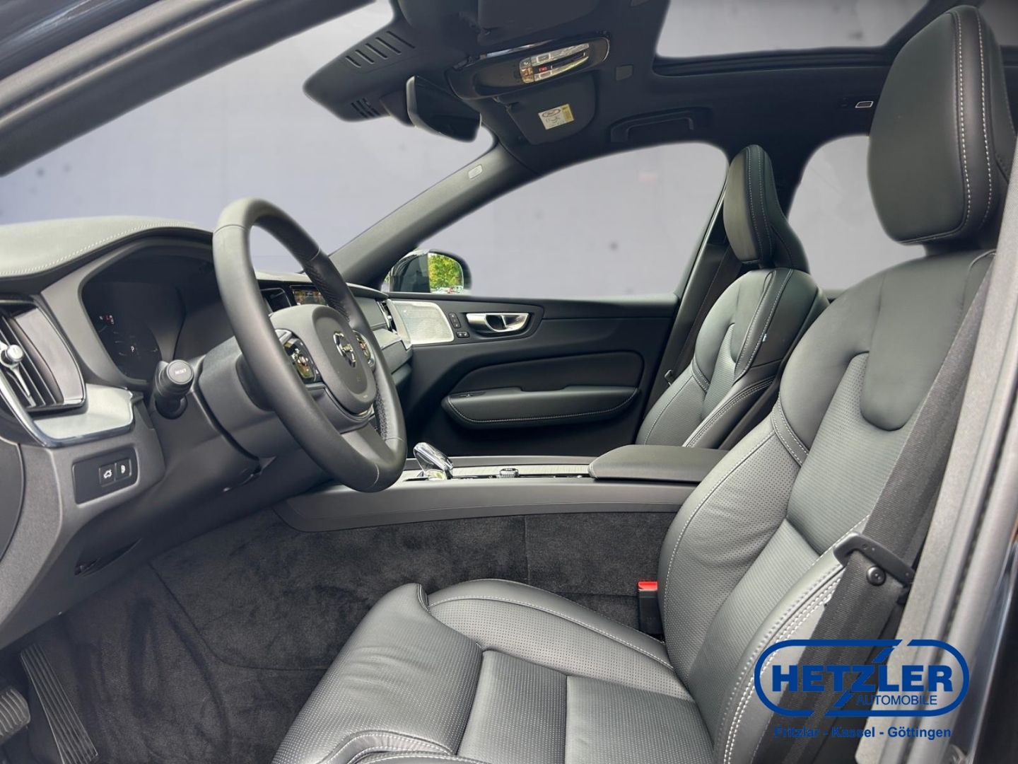 Volvo XC60 Ultra Black Edition Recharge Plug-In Hybrid