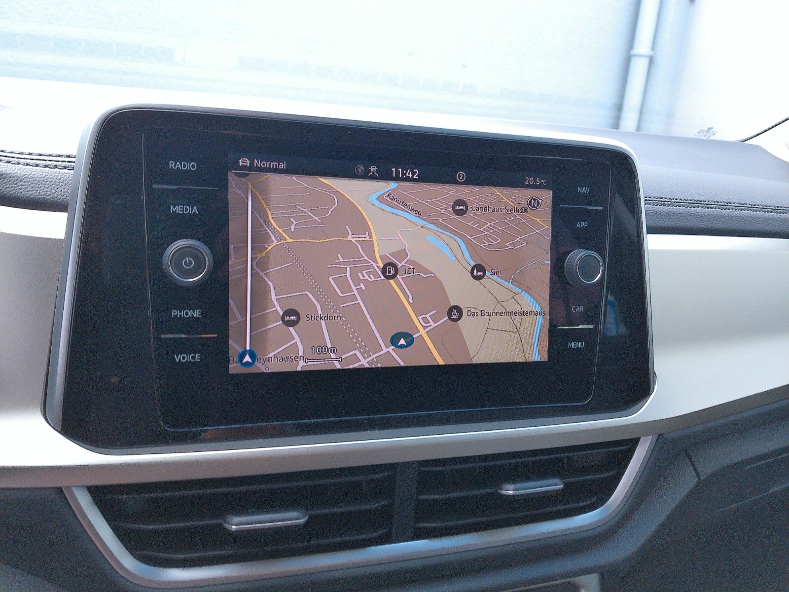 Volkswagen T-Roc 1.5 TSI DSG Move - Samsaru's Car Outlet