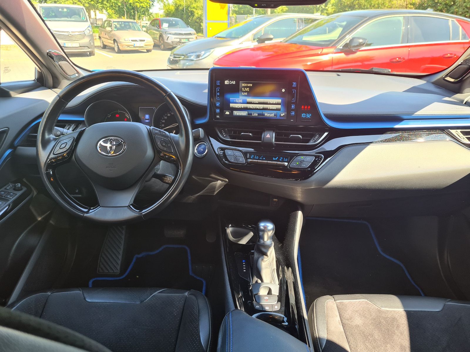 Toyota C-HR Hybrid Style - Samsaru's Car Outlet