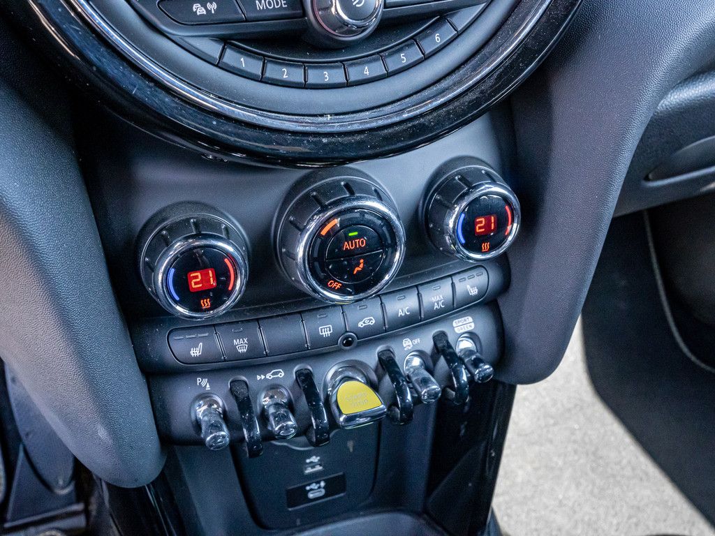 MINI Cooper SE Trim - Samsaru's Car Outlet