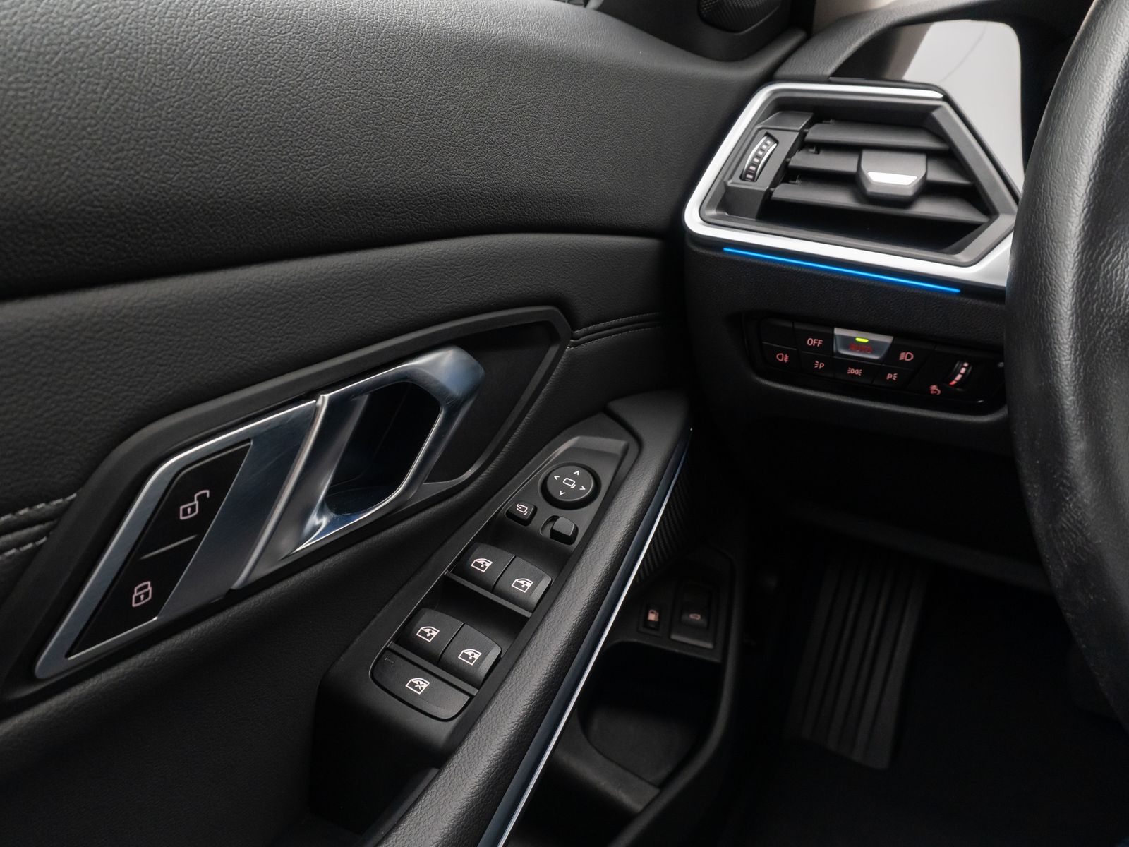 BMW 330e Sport Line - Samsaru's Car Outlet