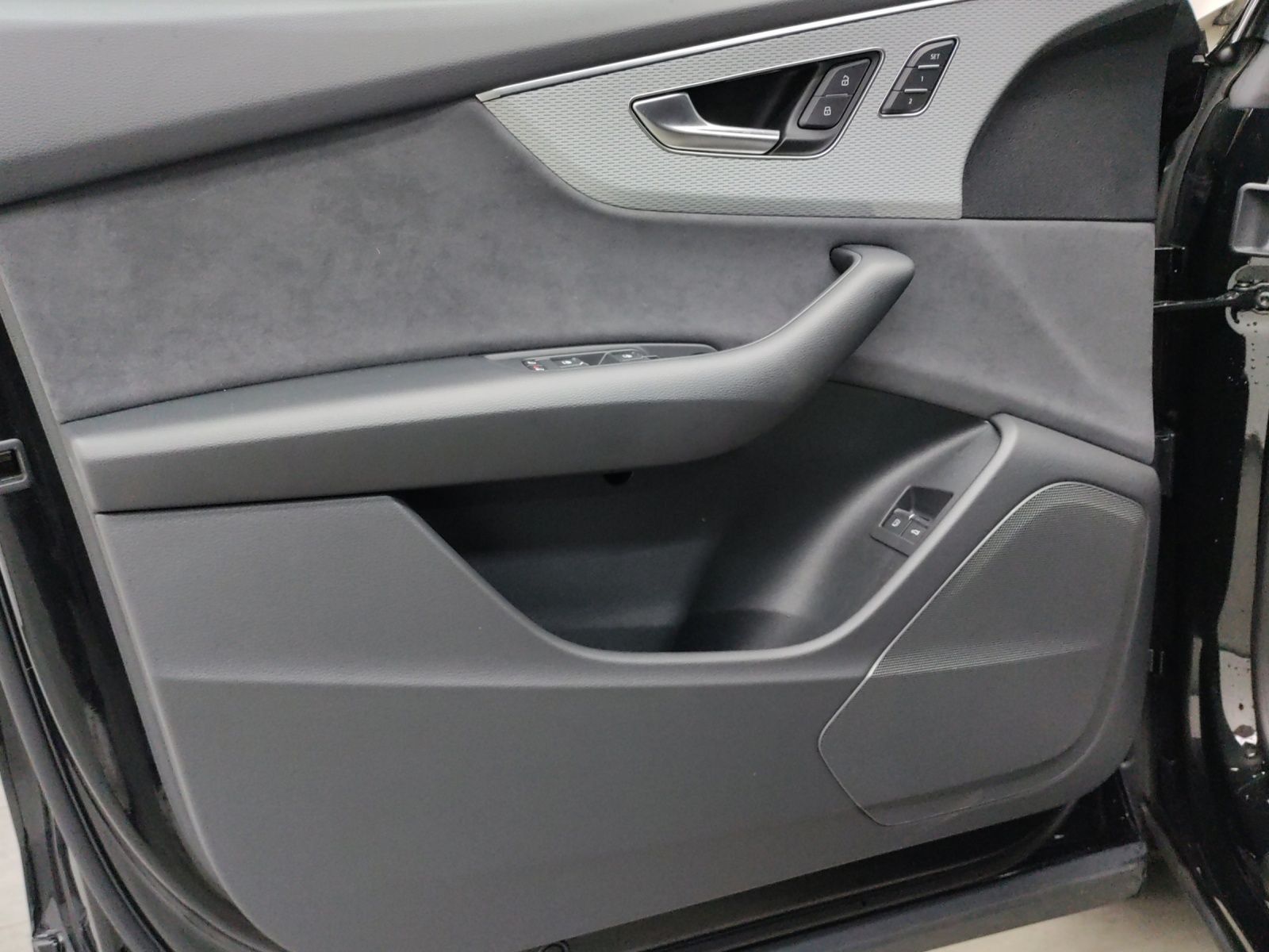 Audi Q8 TFSIe Q S LINE KAMERA NAVI AHK LM22