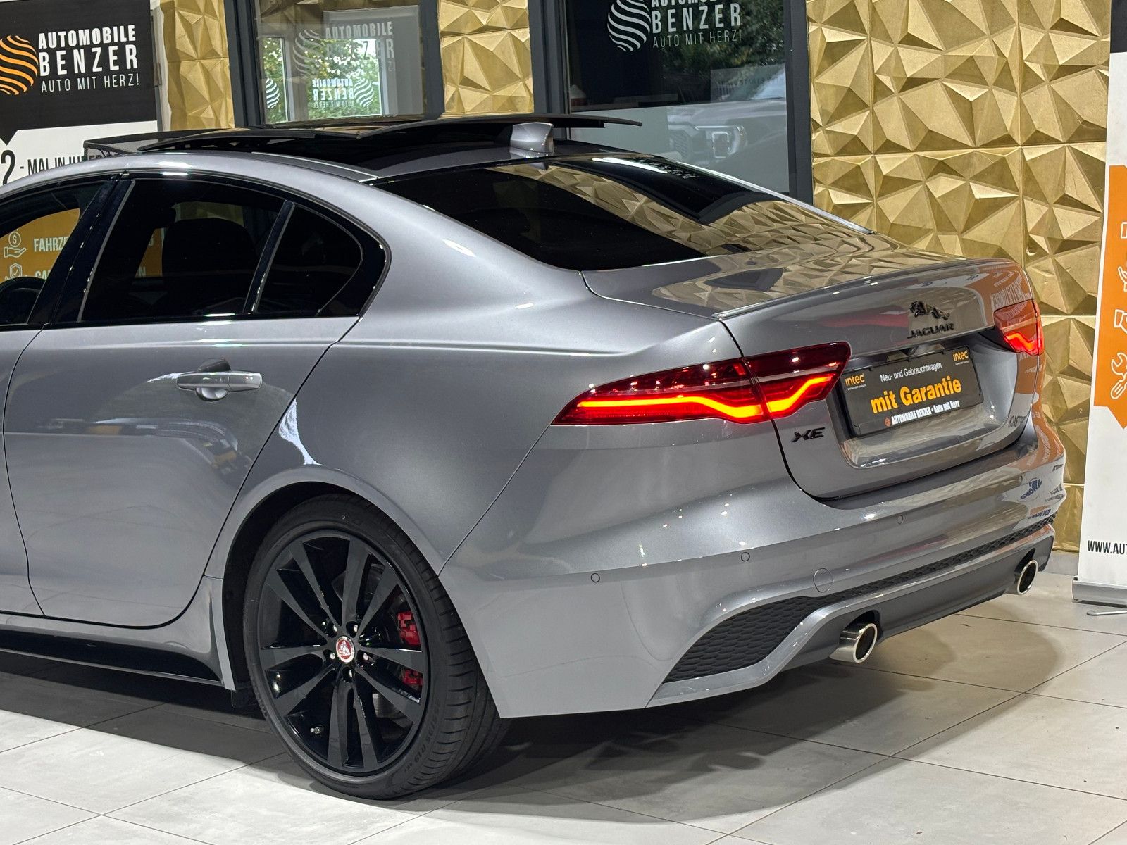 Jaguar XE R-Dynamic Black/360''KAM/PANO/EXCLUSIV/MERIDI
