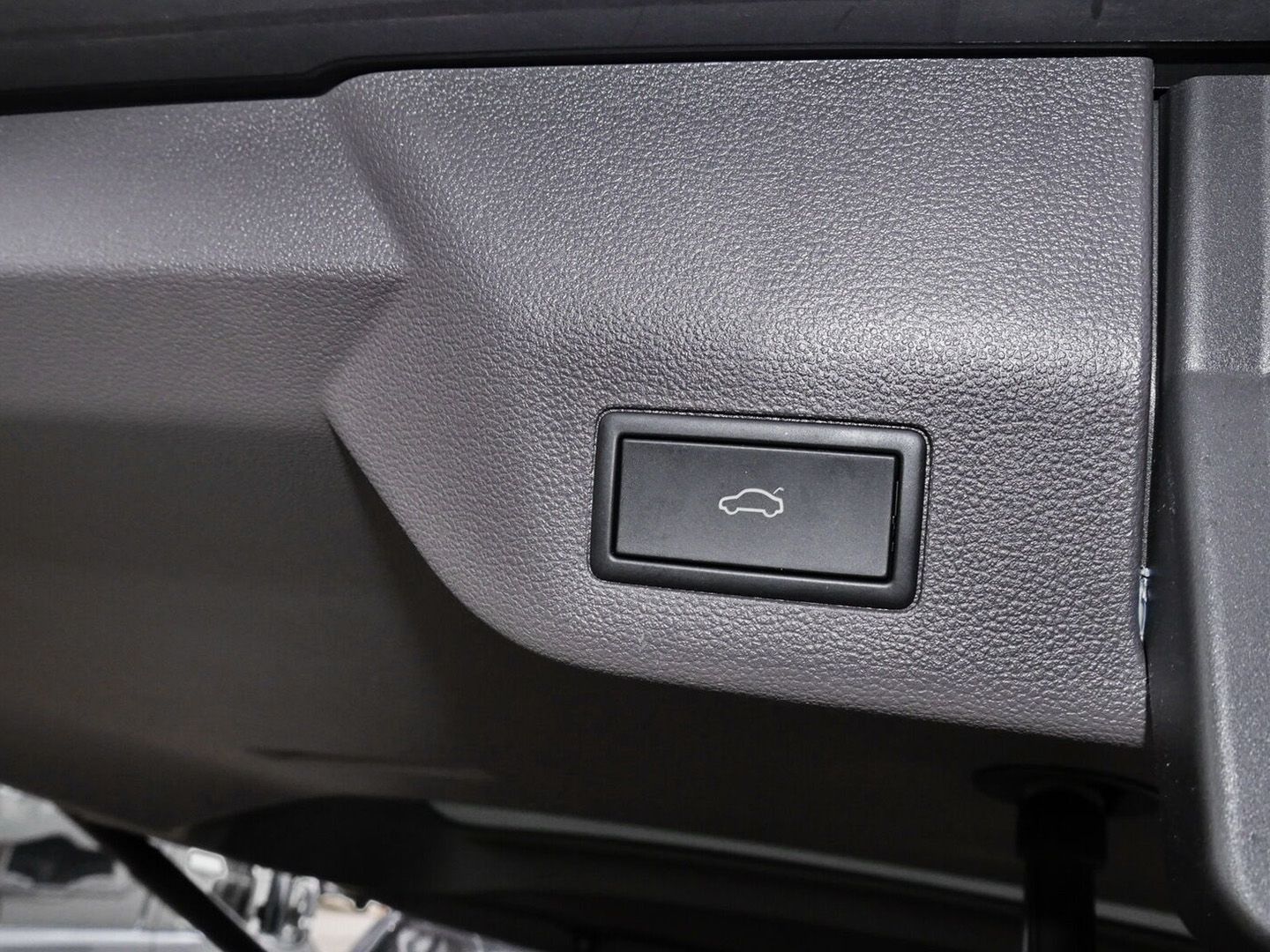 Volkswagen T7 Multivan Basis - Samsaru's Car Outlet