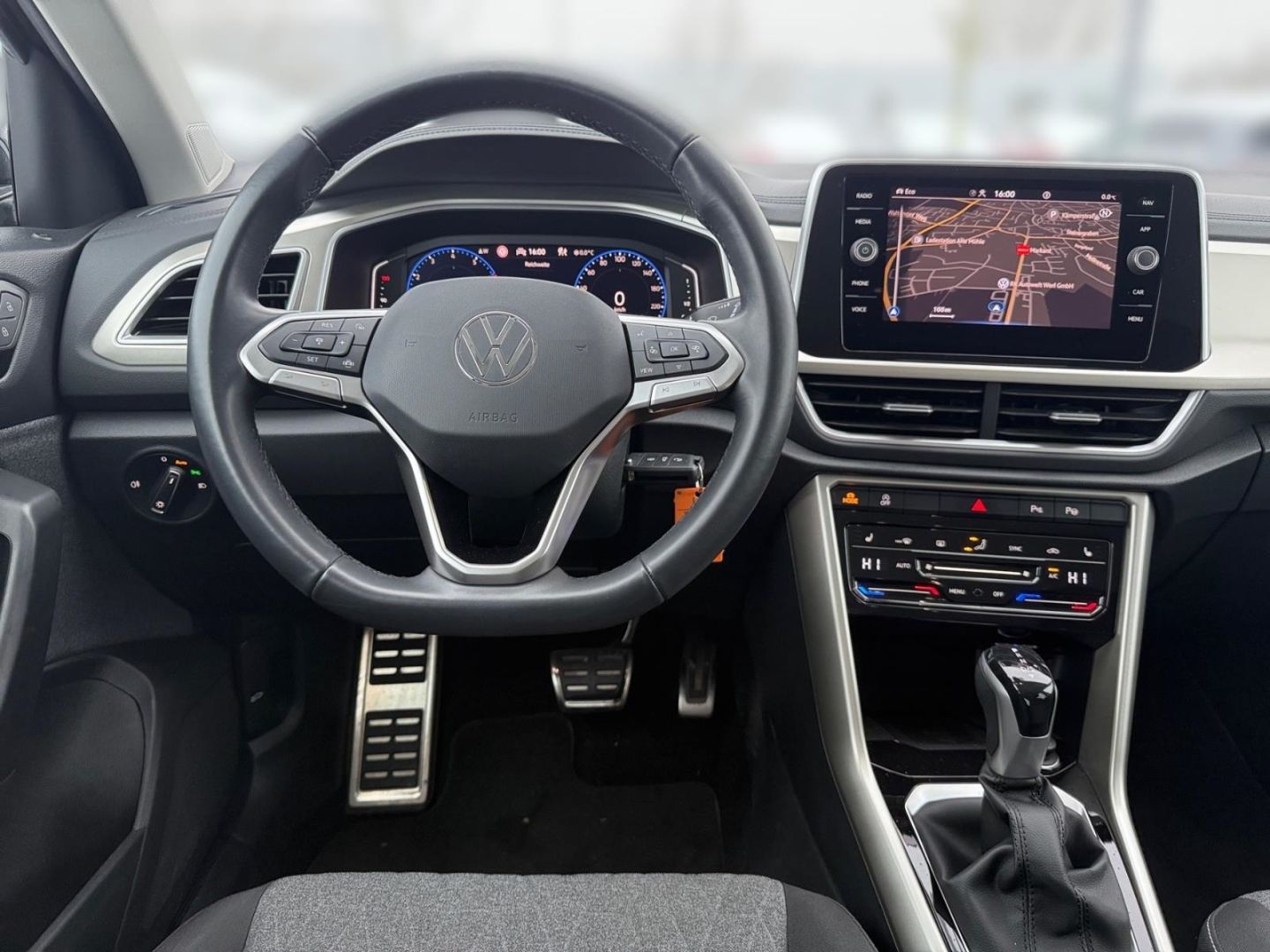Volkswagen T-Roc Move 1.5 TSI - Samsaru's Car Outlet