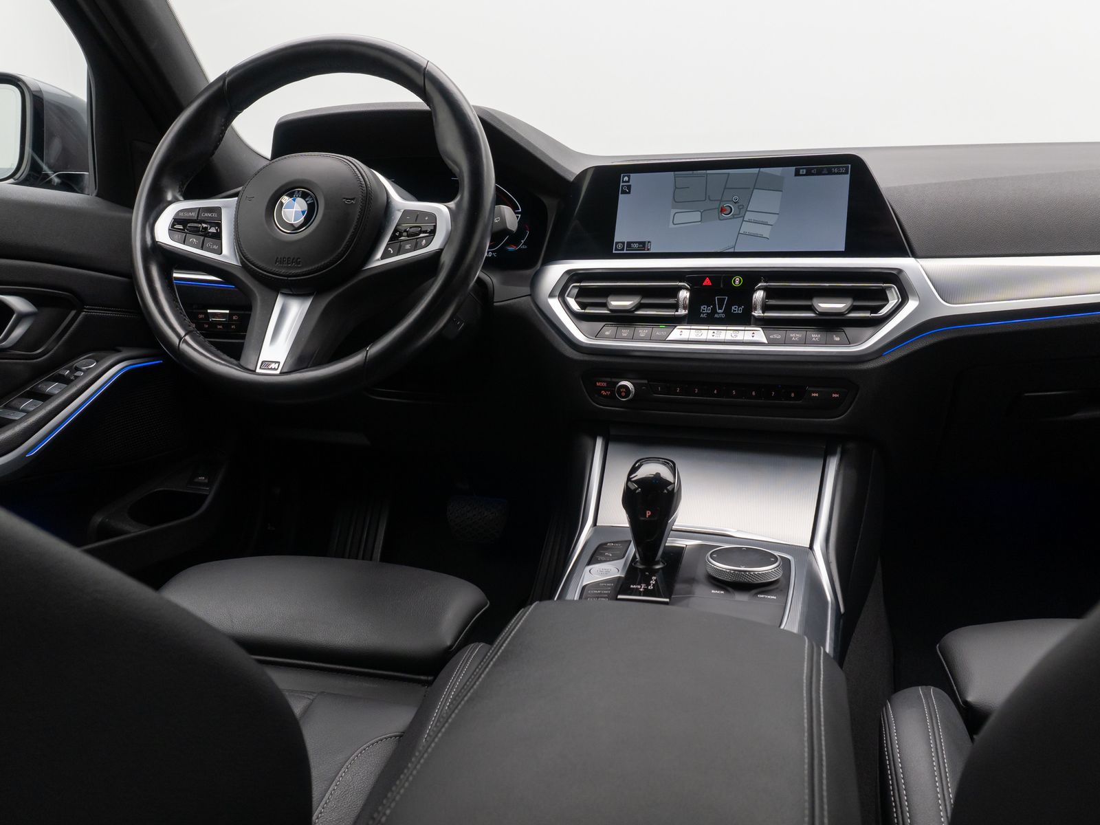 BMW 320i Sport Line - Samsaru's Car Outlet