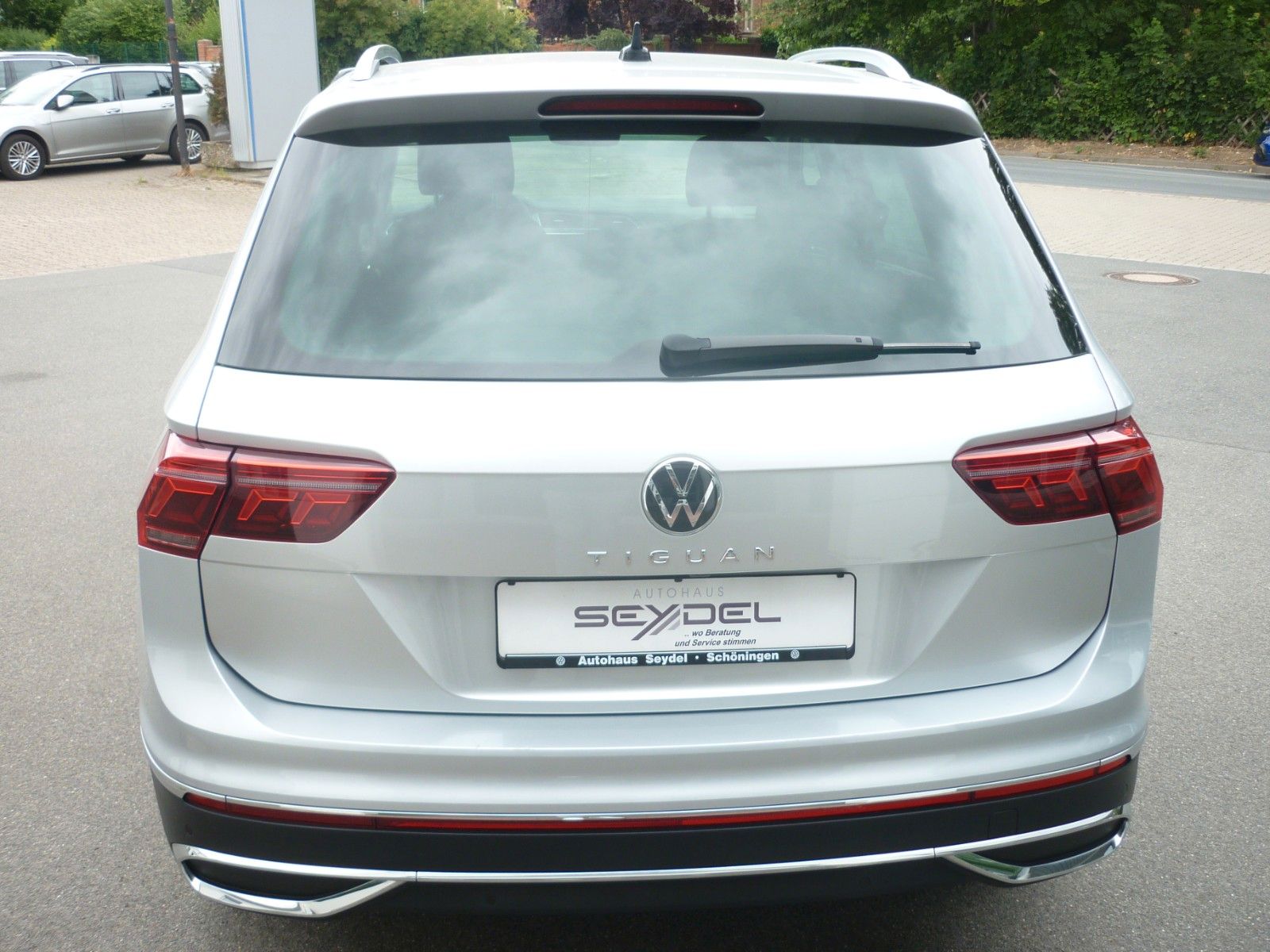 Volkswagen Tiguan 2.0 TDI Elegance - Samsaru's Car Outlet