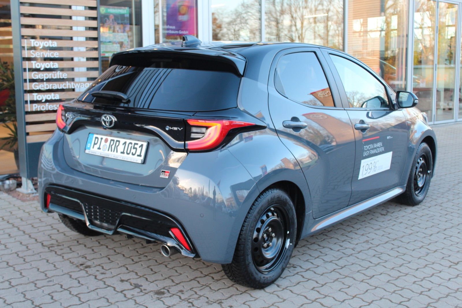 Toyota Yaris Hybrid GR Sport*LED*PDC*KAMERA*HEAD-UP*JBL
