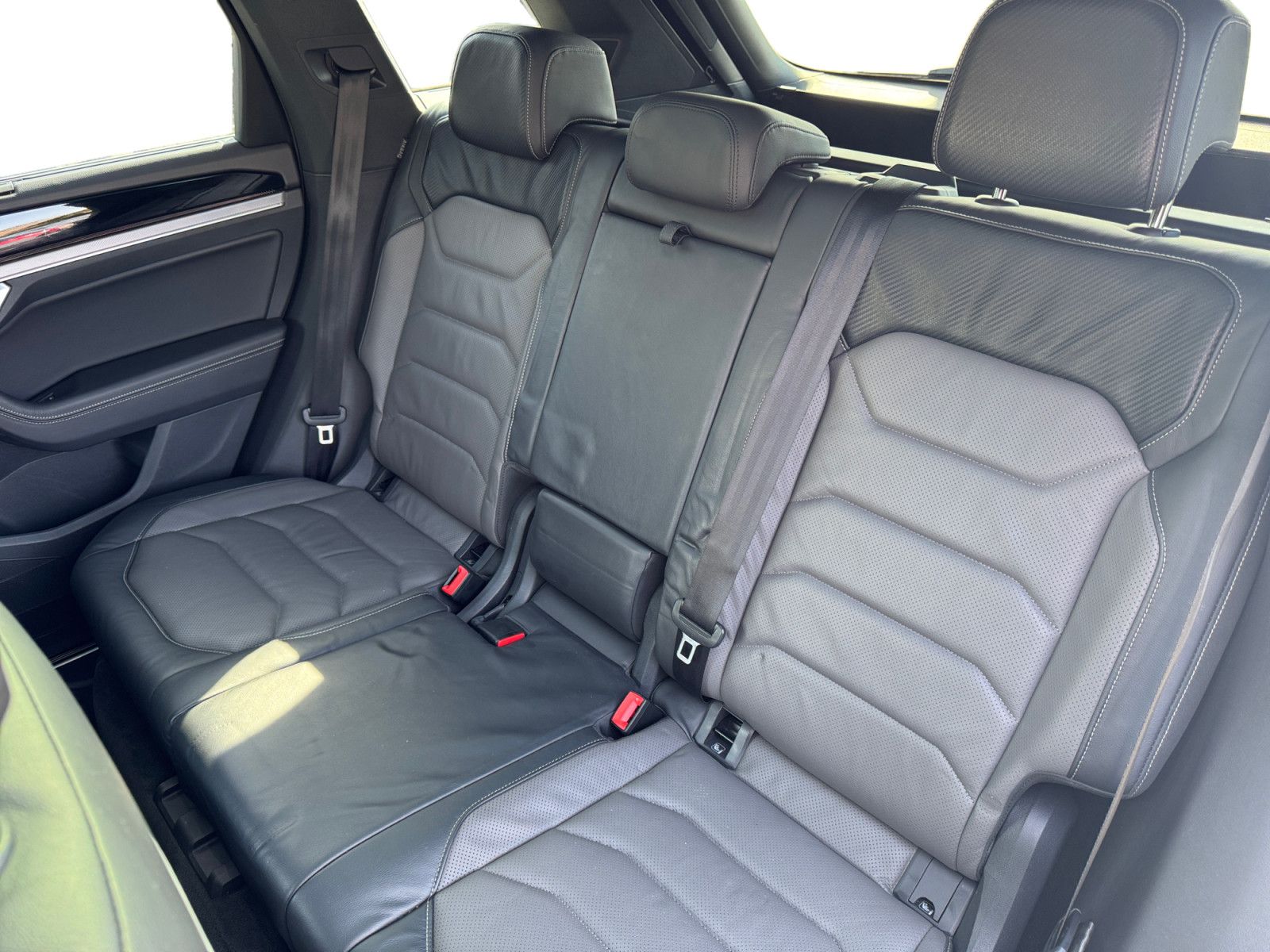 Volkswagen Touareg 3.0TDI R-Line AHK Luft Standhz Pano Cam