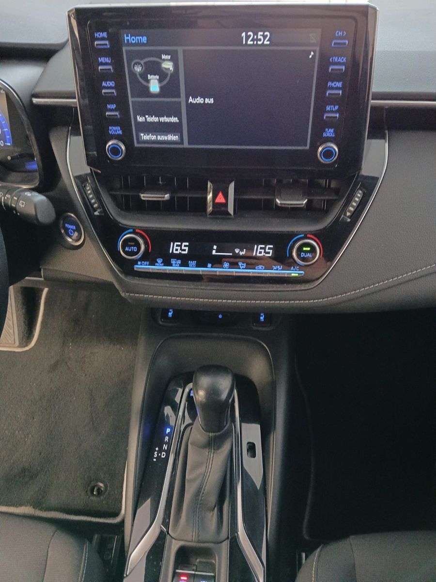 Toyota Corolla Touring Sports 2.0 Hybrid Team - Samsaru's Car Outlet