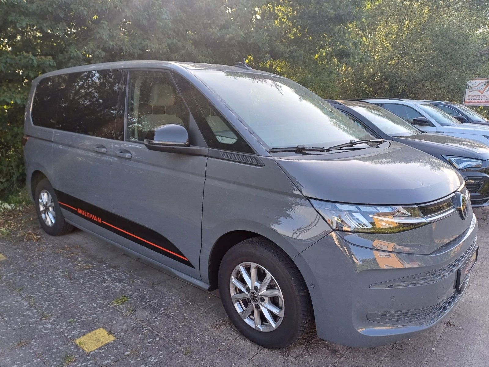 Volkswagen T7 Multivan 2.0 TDI DSG Life - Samsaru's Car Outlet