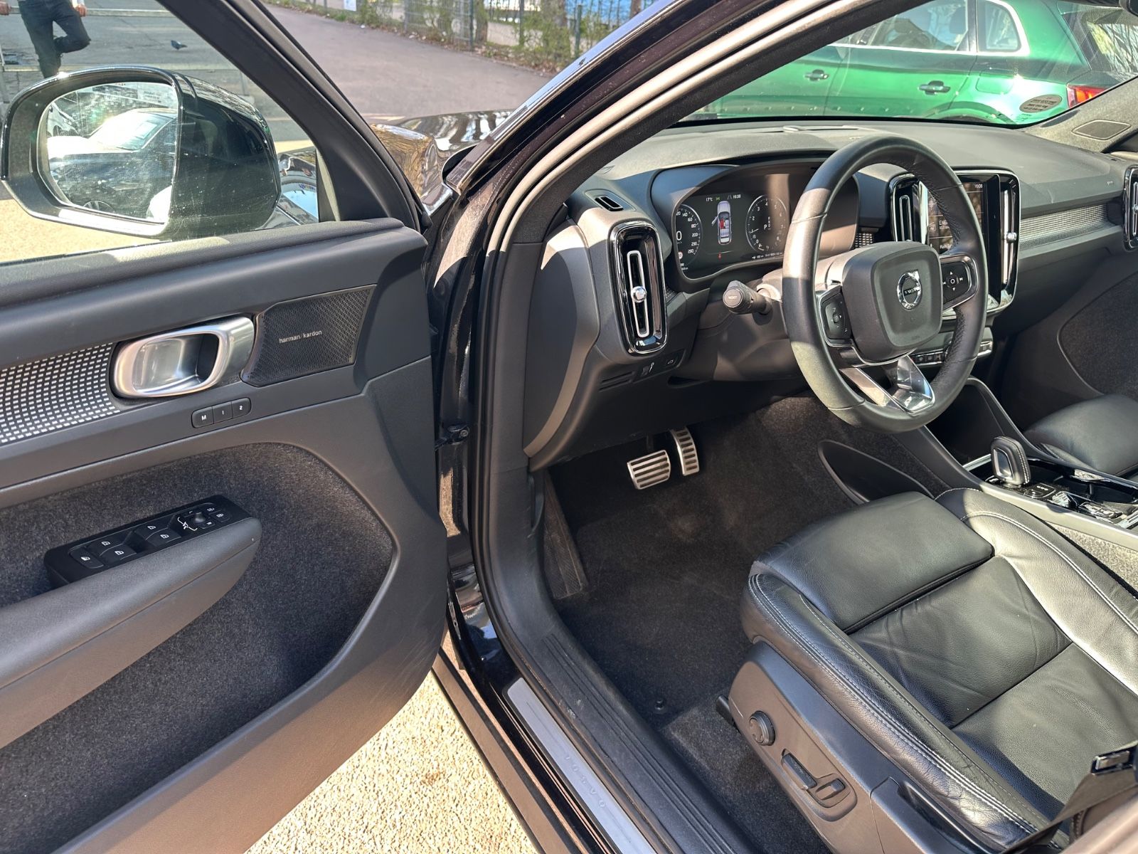 Volvo XC40 R-Design - Samsaru's Car Outlet
