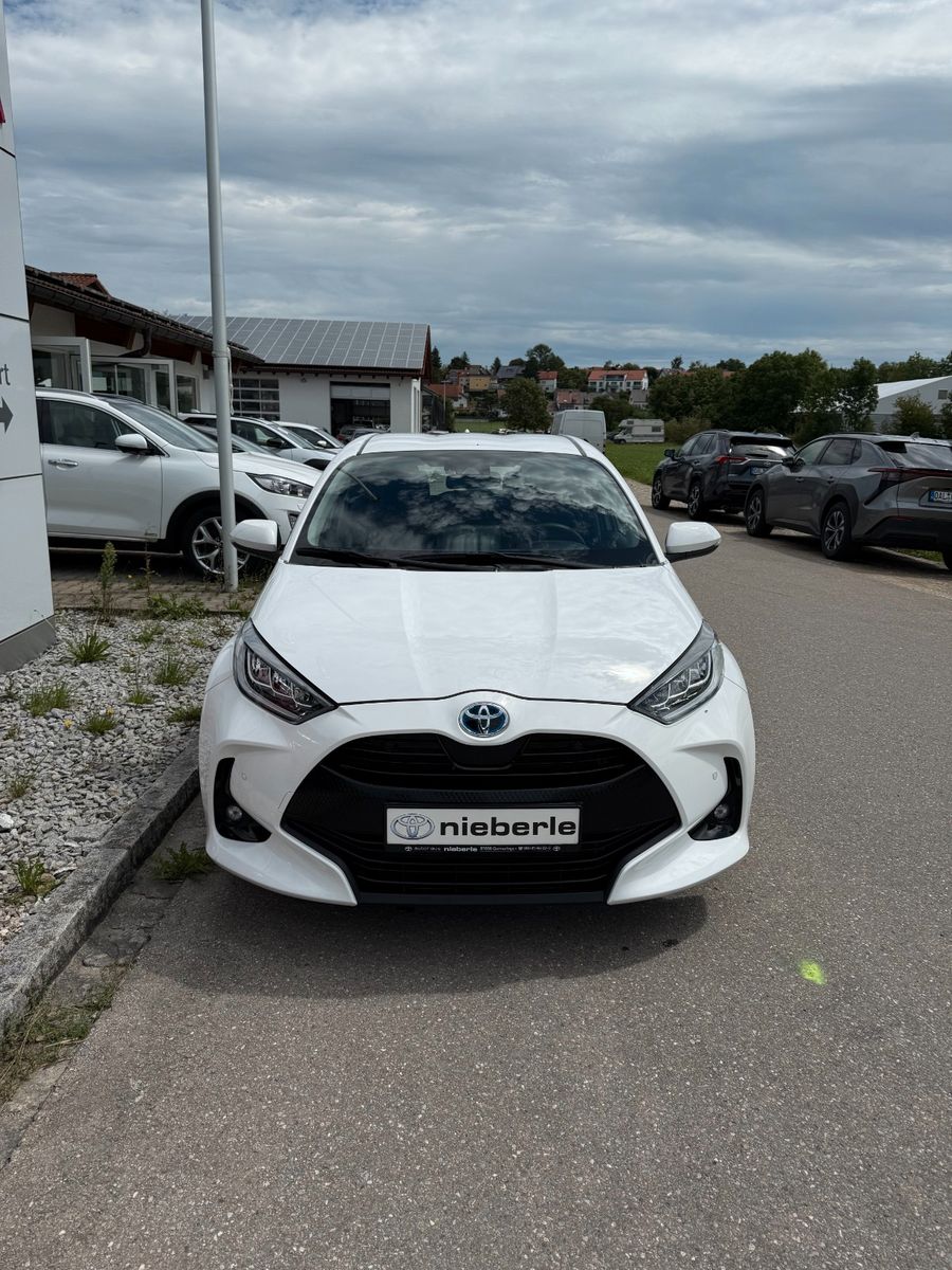 Toyota Yaris Hybrid Team D mit Technik Paket *LED*