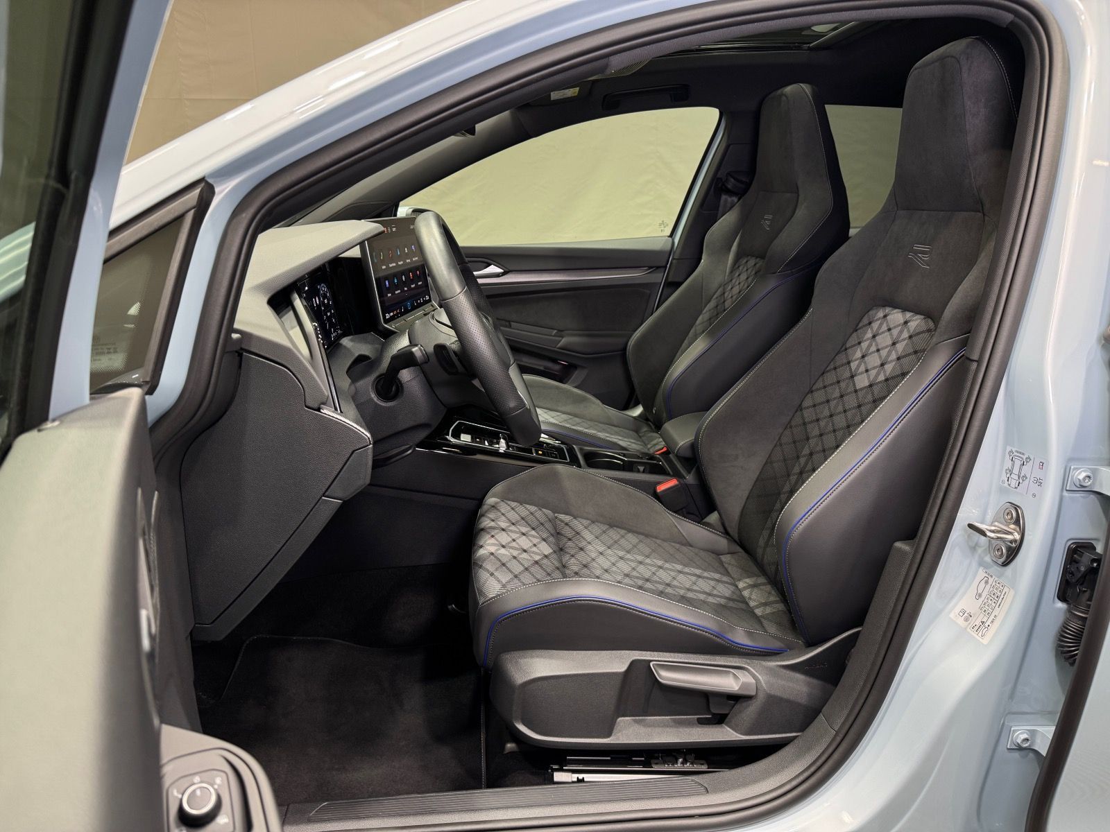 Volkswagen Golf R-Line 1.5 eTSI DSG | MATRIX NAVI PANO AHK