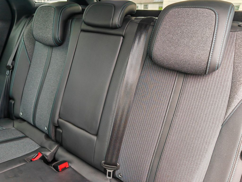 Peugeot 3008 PureTech EAT8 ALLURE PACK TOP - Samsaru's Car Outlet