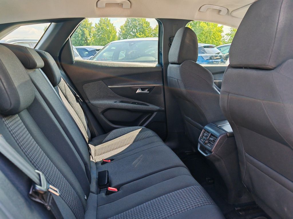 Peugeot 3008 PureTech 130 EAT8 - Samsaru's Car Outlet