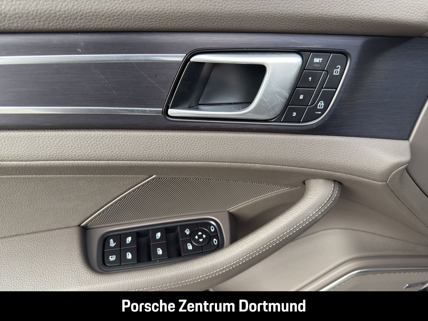 Porsche Panamera 4 E-Hybrid Sport Turismo Platinum Editi