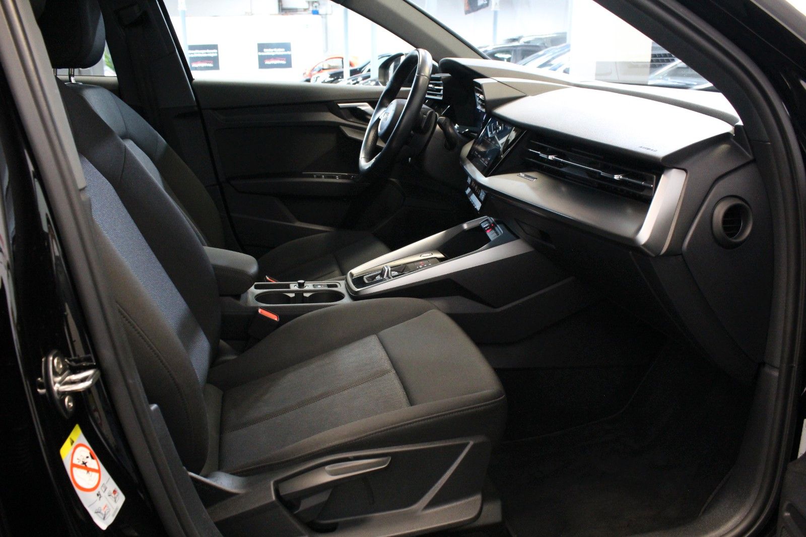 Audi A3*Limousine*30 TFSI*Advanced*Automatik*LED*Navi