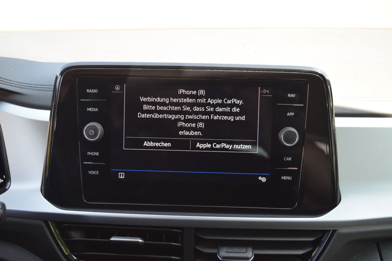 Volkswagen T-Roc Life - Samsaru's Car Outlet