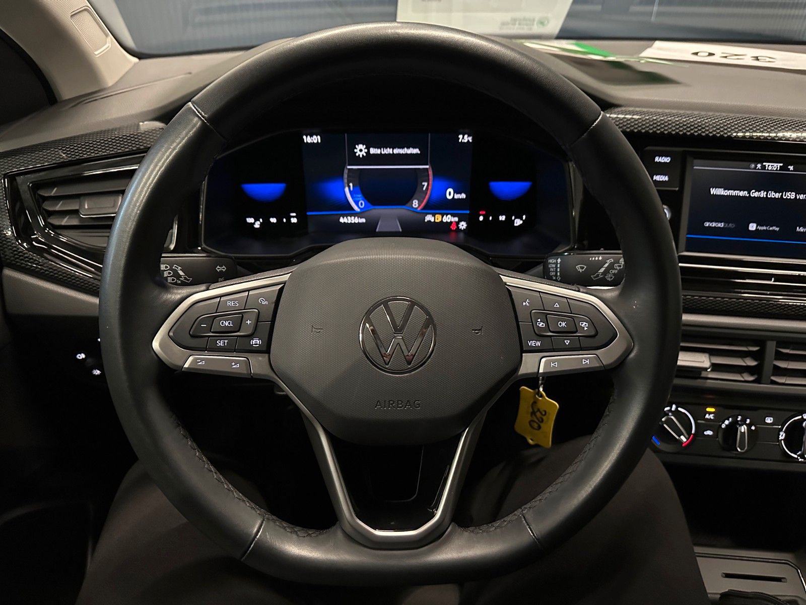 Volkswagen Taigo 1.0 TSI Life - Samsaru's Car Outlet
