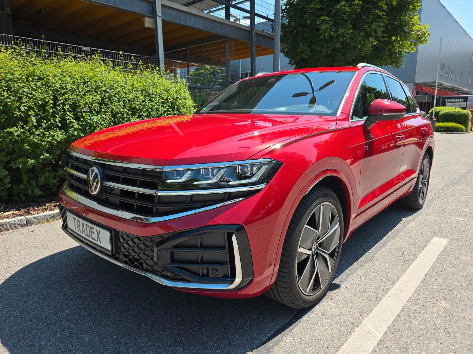 Volkswagen Touareg 3.0 TDI 4Motion R-Line - Samsaru's Car Outlet
