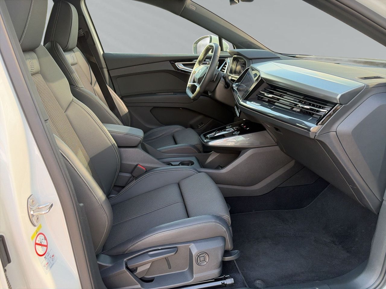 Audi Q4 e-tron 45 quattro S line AHK ACC Matrix Kam.