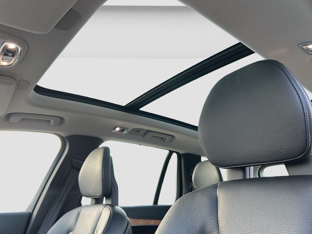 Volvo XC90 B5 Inscription AWD/7-Sitzer/Pano/AHK/Kamera