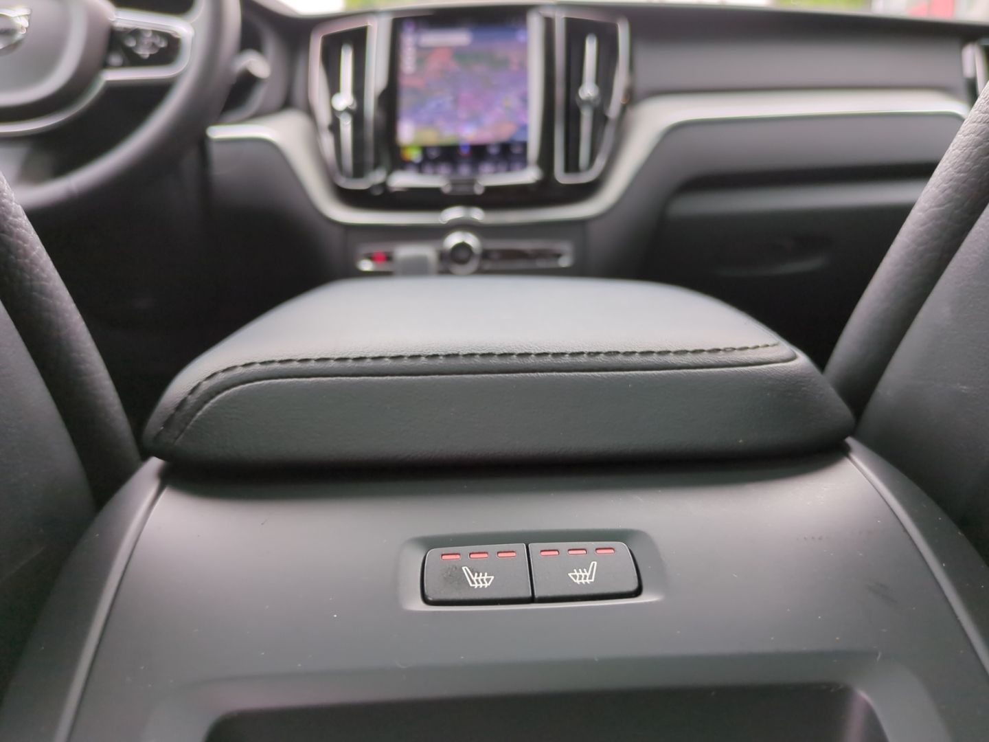 Volvo XC60 Plus Dark B5 AWD Pano Leder Navi LED ACC Di