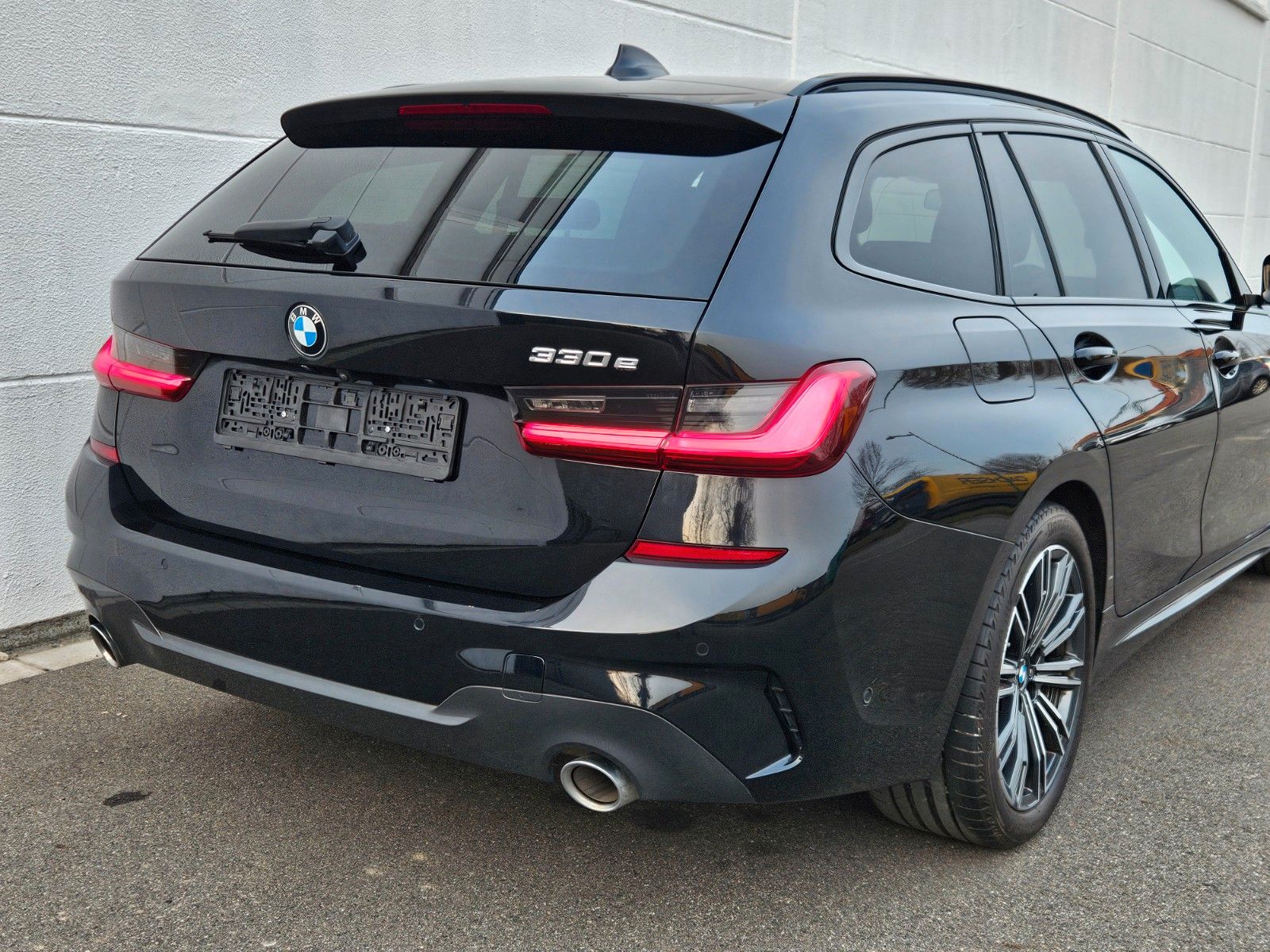 BMW 330e*LCProf*M-SPORT*HUD*ACC*PARKASS+*KEYLESS GO