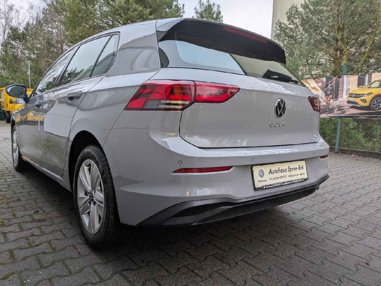Volkswagen Golf VIII 2.0 TDI DSG Life - Samsaru's Car Outlet