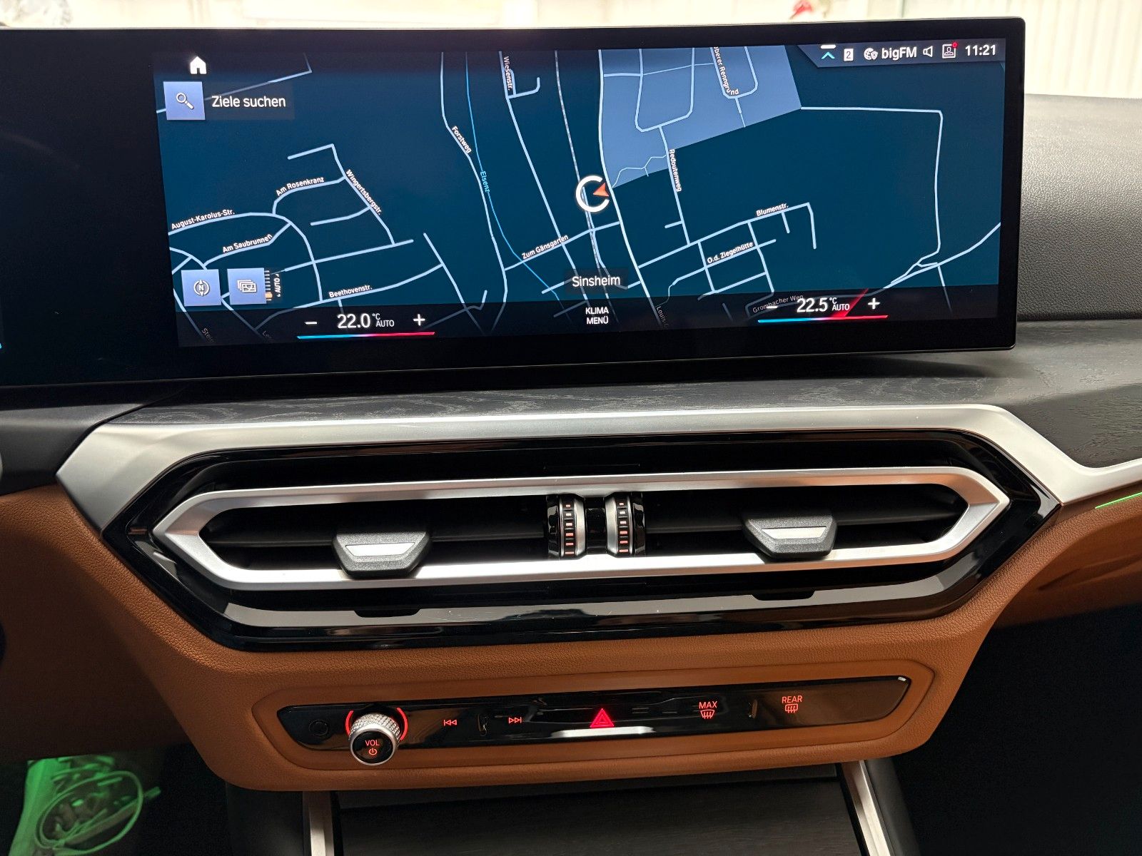 BMW 320 d xDrive /Curved-Display/LED/AHK/18"