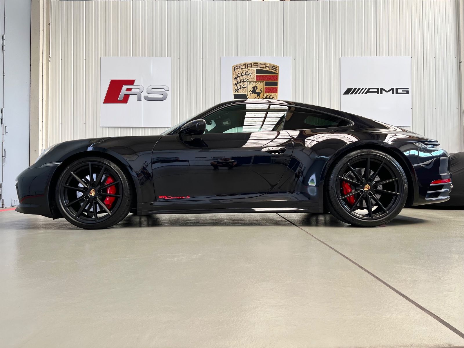 Porsche 992 Carrera S - Samsaru's Car Outlet