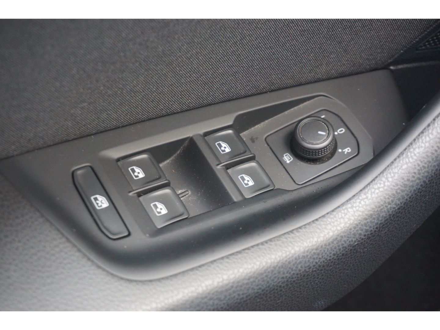 Volkswagen Passat 2.0 TSI DSG - Samsaru's Car Outlet