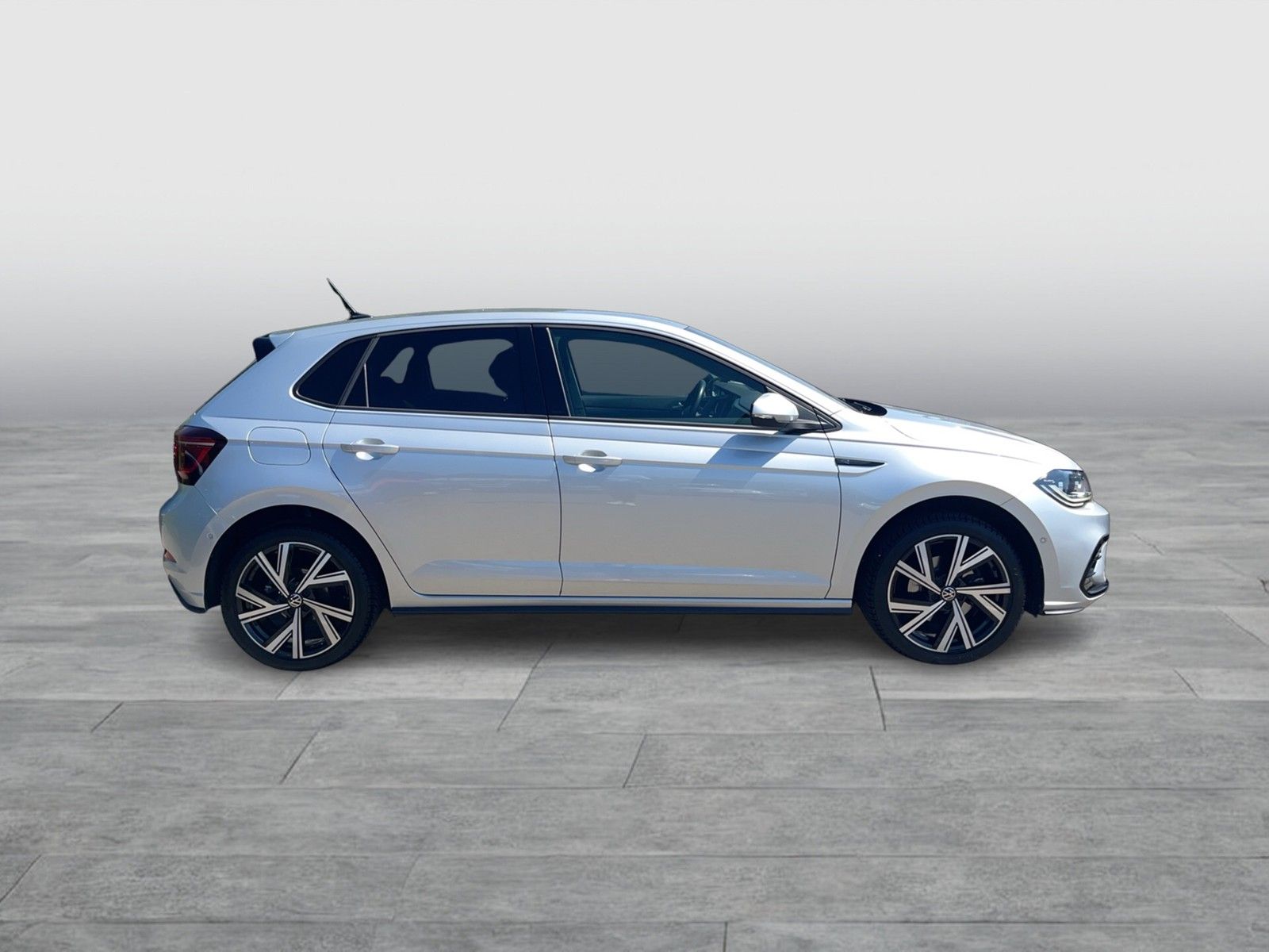 Volkswagen Polo R-Line 1.0 TSI DSG - Samsaru's Car Outlet