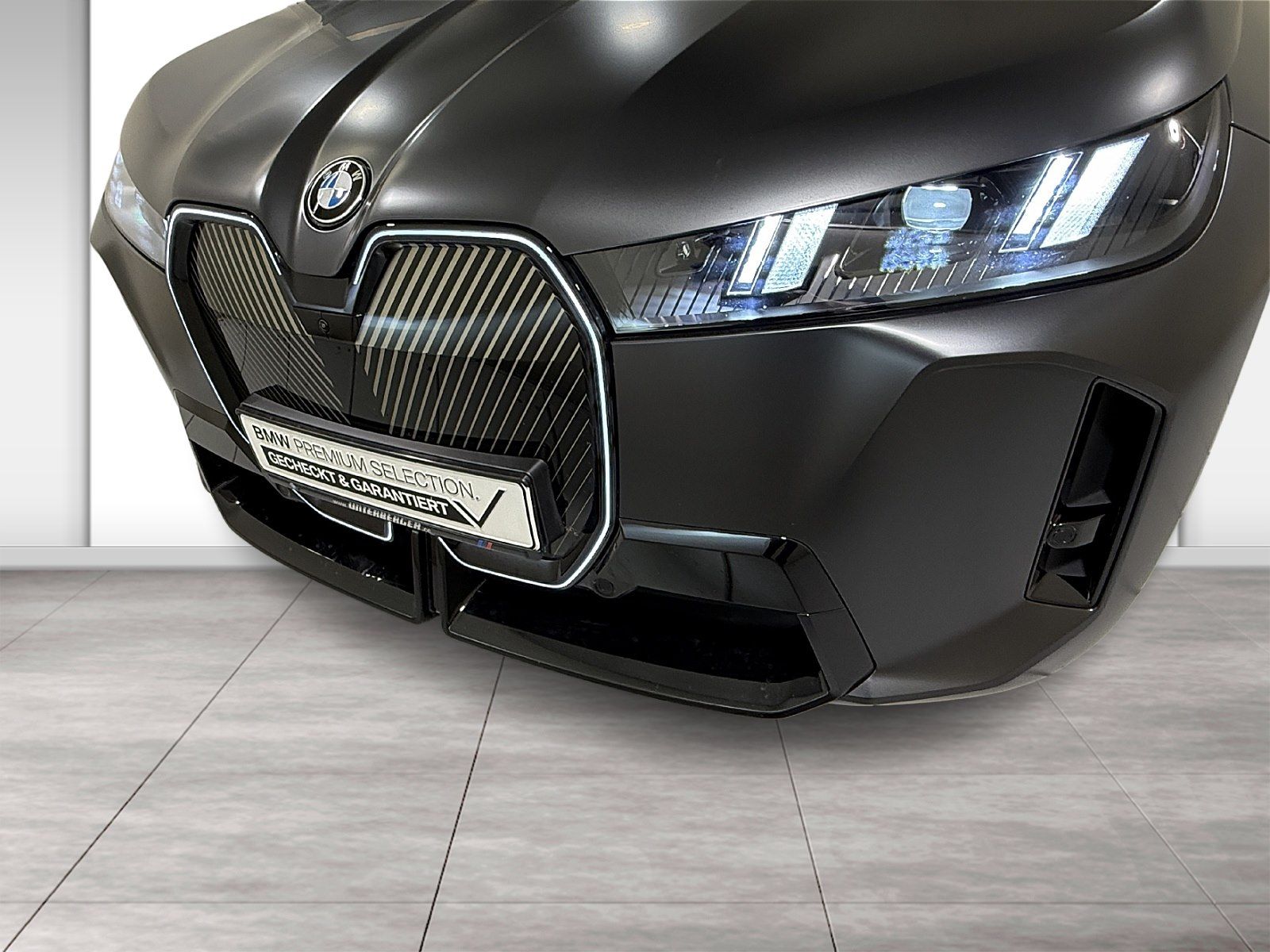 BMW iX xDrive60 M Sportpaket AHK Luftfeder B&W ACC