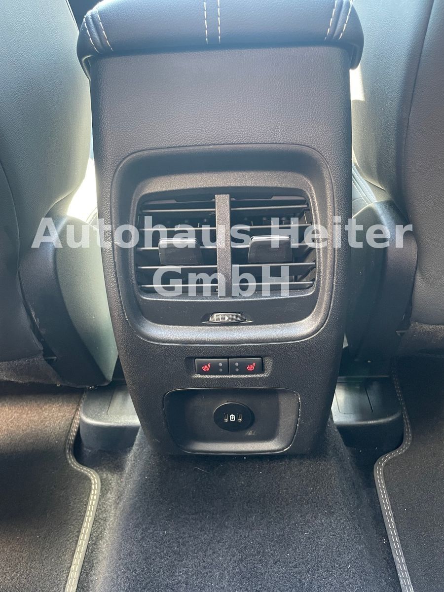 Ford Kuga FHEV Allrad Vignale - Samsaru's Car Outlet