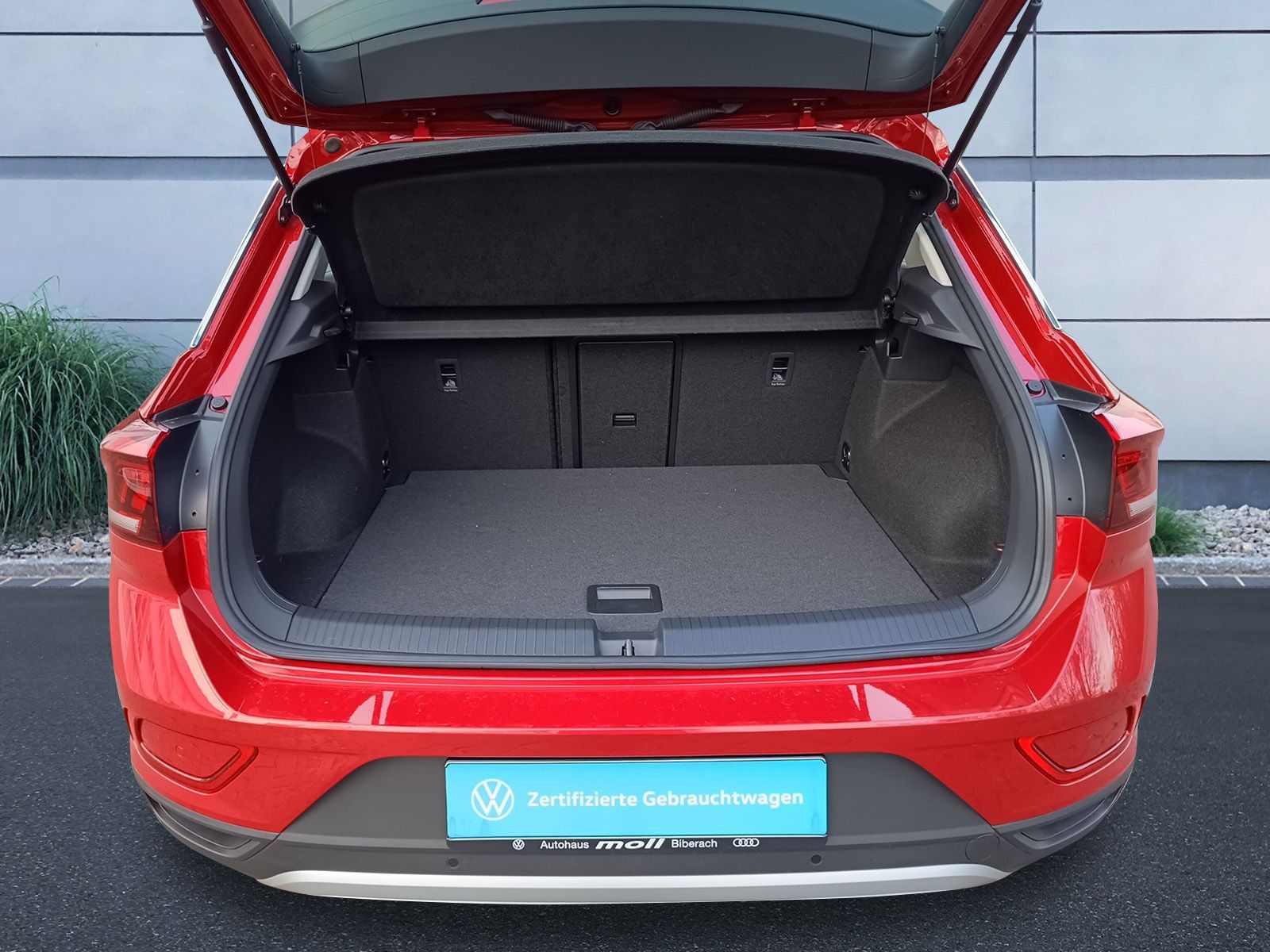 Volkswagen T-ROC Life 1.5 TSI DSG - Samsaru's Car Outlet