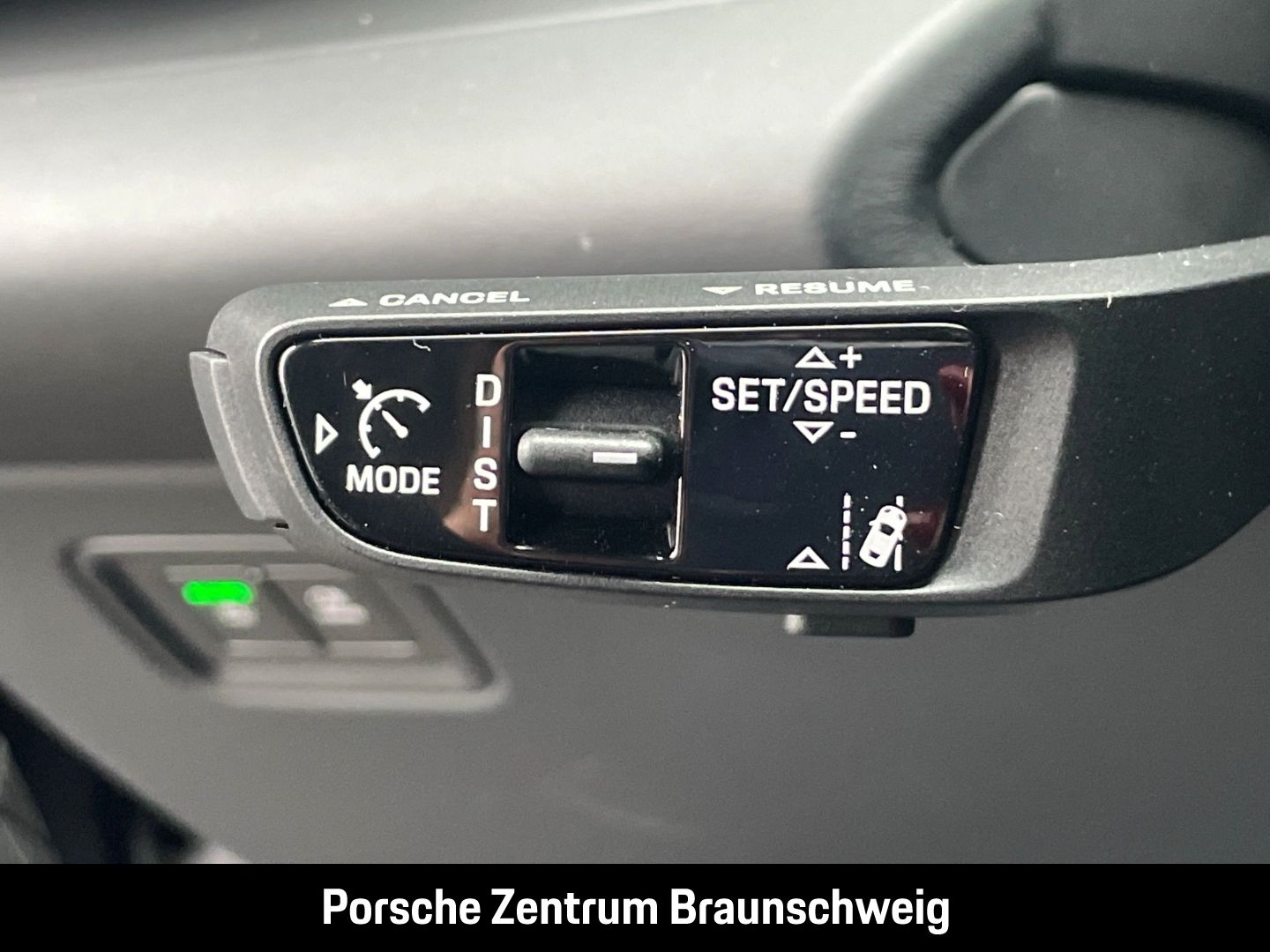 Porsche Macan Turbo BOSE Luftfederung Panoramadach LED