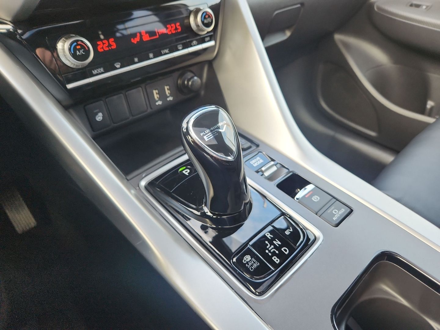 Mitsubishi Eclipse Cross Plug-In Hybrid Top Pano Leder Head