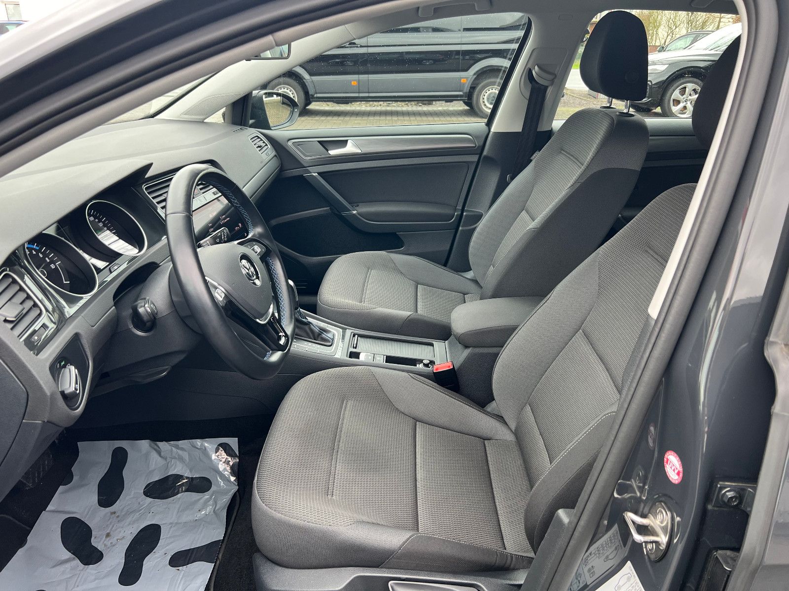 Volkswagen Golf VII e-Golf - Samsaru's Car Outlet