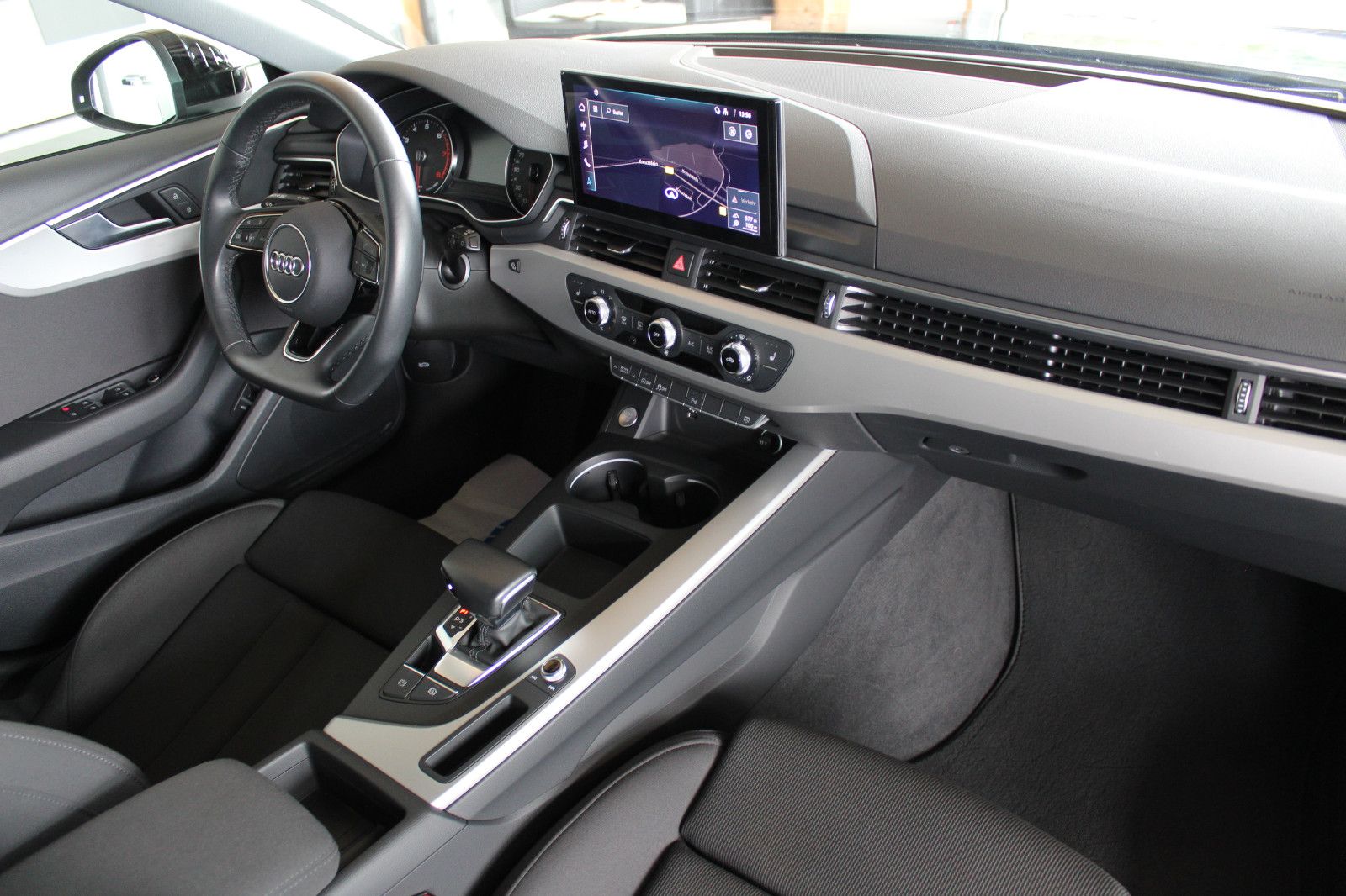 Audi A4 Avant 40 TFSI S tronic advanced - Samsaru's Car Outlet