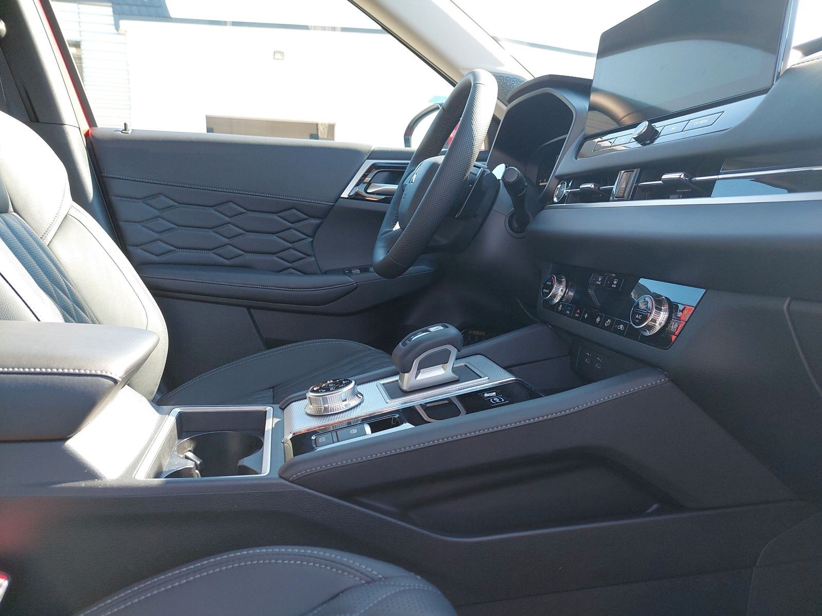 Mitsubishi Plug-in Hybrid Outlander 2025 TOP