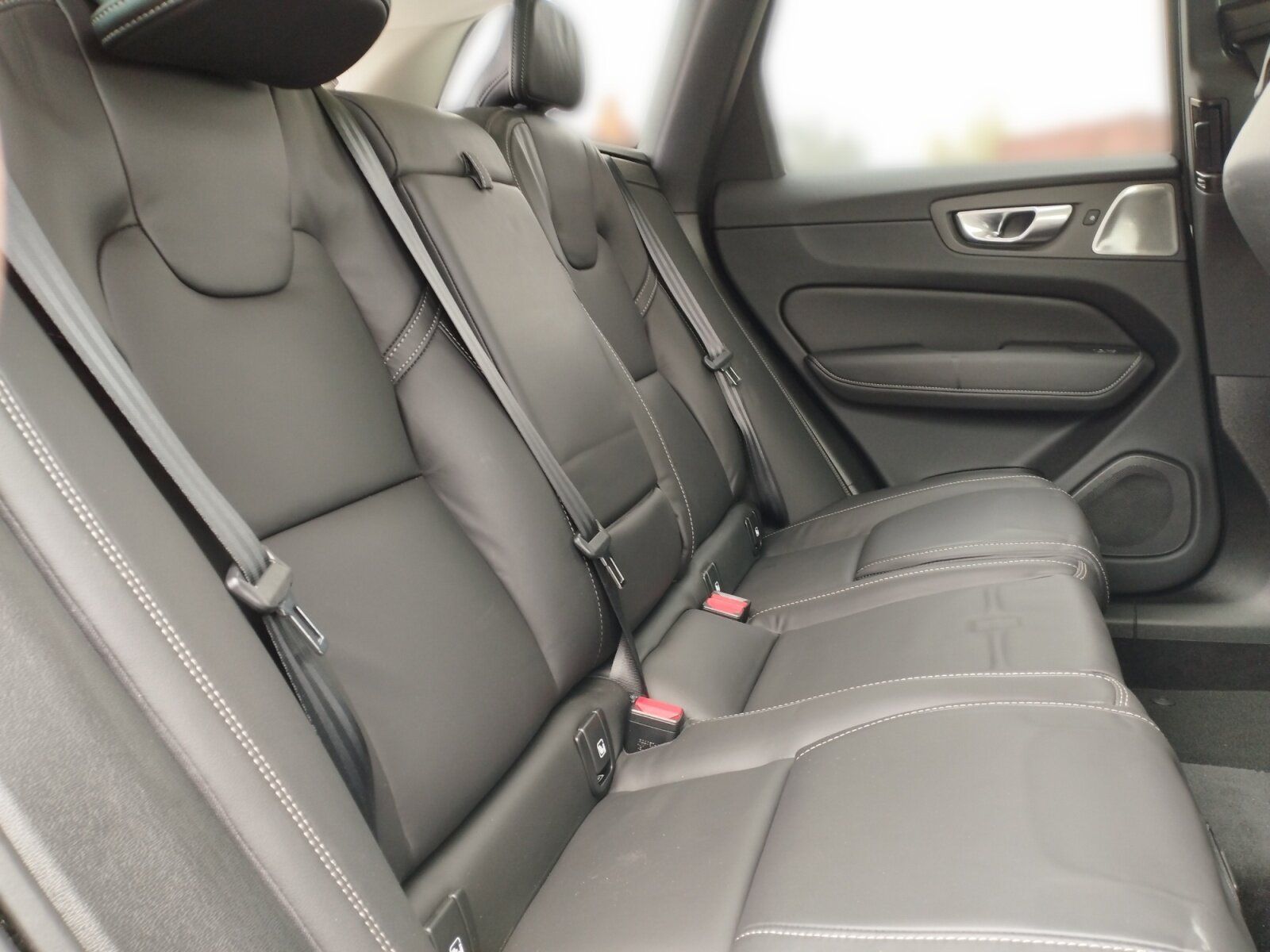 Volvo XC 60 B5 Benzin AWD Ultimate Dark SHD+NAVI+AHK