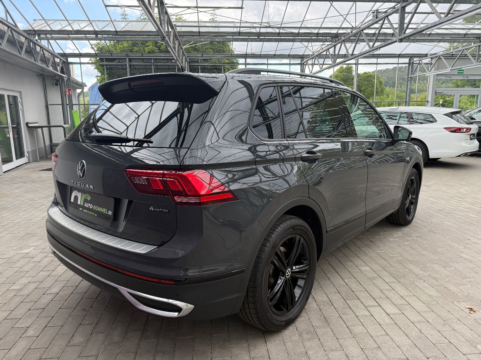 Volkswagen Tiguan TDI DSG 4m Urban Sport - Samsaru's Car Outlet