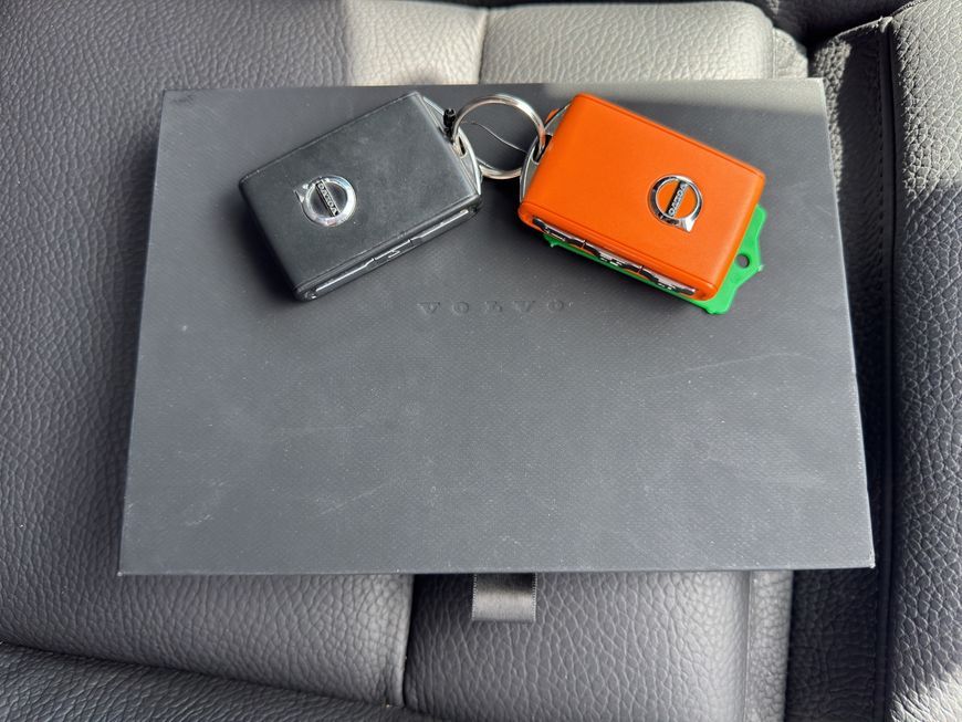 Volvo XC60 B4 AWD Plus-Dark Aut ACC BLIS Leder AHK