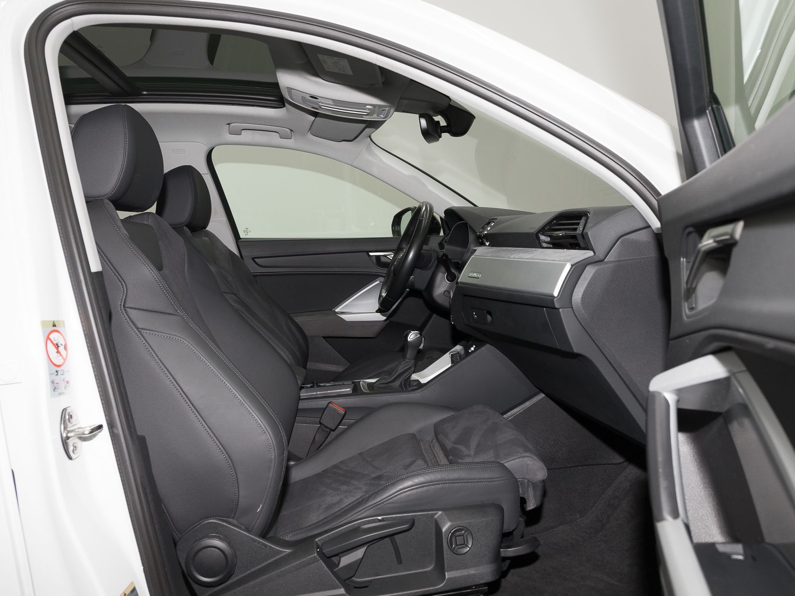 Audi Q3 40 TFSI Q S LINE - Samsaru's Car Outlet