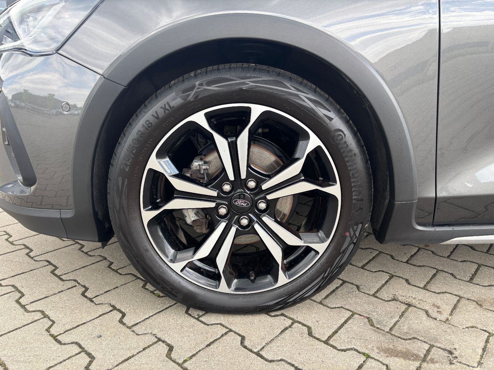 Ford Focus Turnier Active X*Led*HuD*Ahk*Kamera*ACC*