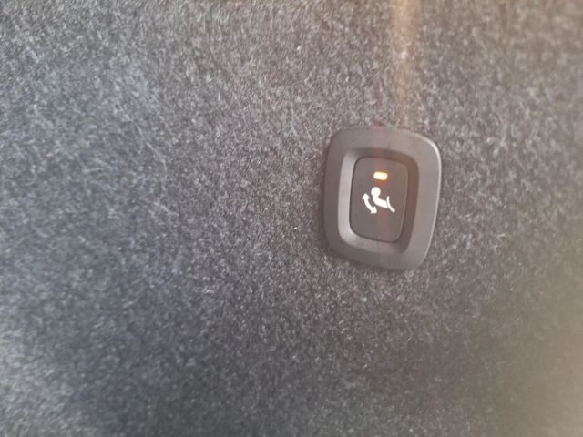 Volvo XC40 2WD Core *AHK Schwenkbar* Rückfahrkamera* G