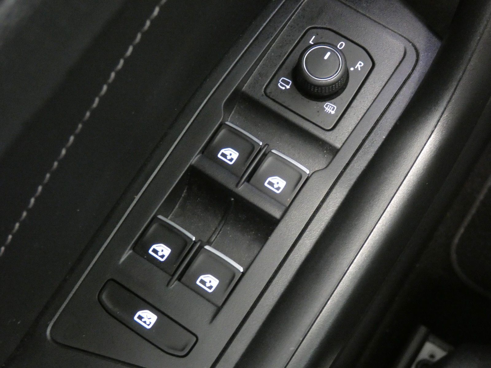 Volkswagen T-Roc 2.0 TDI Style 4Motion DSG - Samsaru's Car Outlet